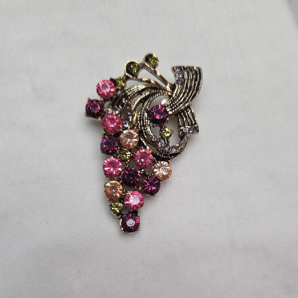 Vintage Style Pink Grapes Brooch Gold Tone Retro Style Pin Rhinestones Elegant